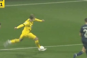 星空体育官网-德国足协承认判罚错误：多特应获一粒点球